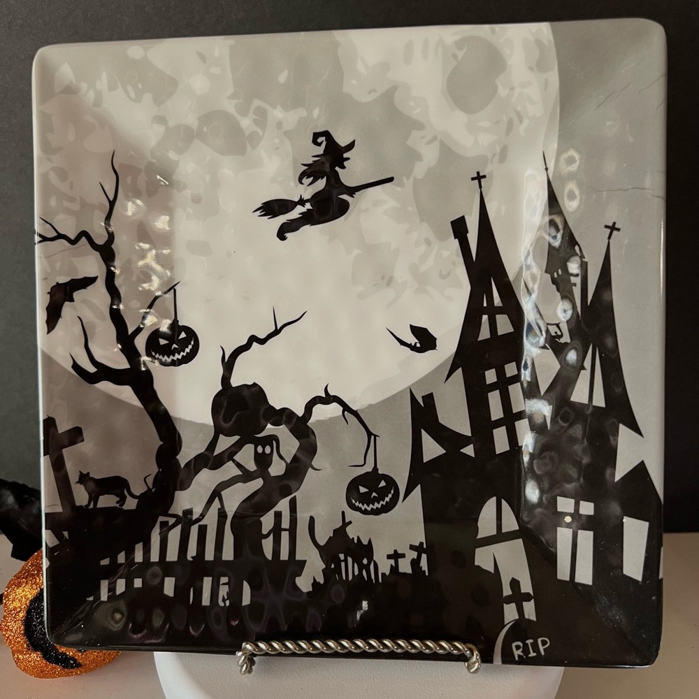 4 Halloween Flight of the Witch Melamine Plates Moon Graveyard Broom Bats Trees